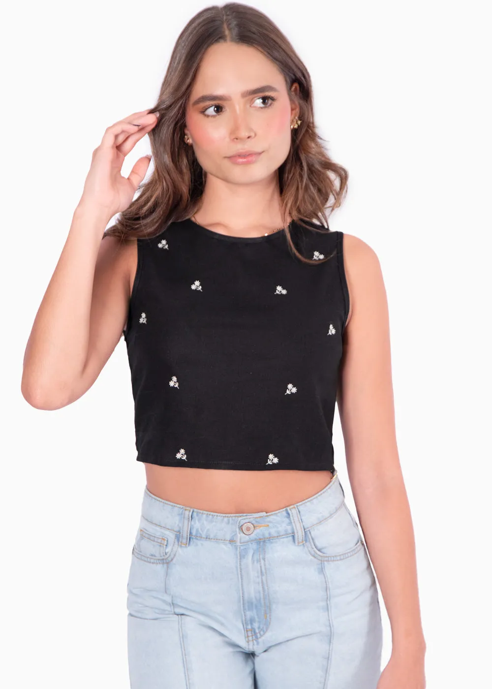 Blusa corta tipo lino con bordado y sin mangas - SHIRLENE